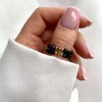pierścionek elastyczny z onyksu fasetowanego
